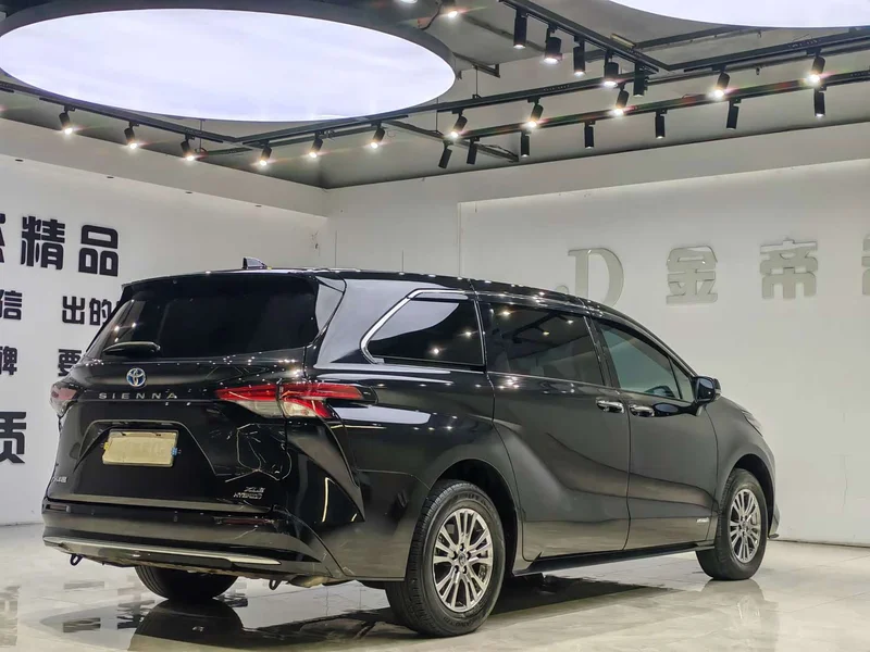Toyota Sienna — фото 14