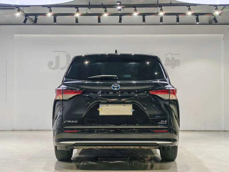 Toyota Sienna — фото 15
