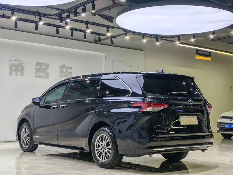 Toyota Sienna — фото 16