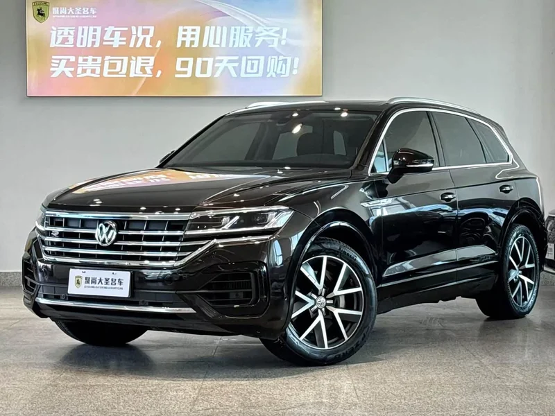 Volkswagen Touareg — фото 1