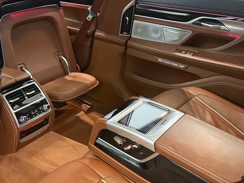 BMW 7-Series — фото 11