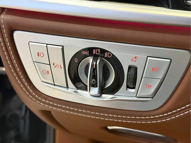 BMW 7-Series — фото 14