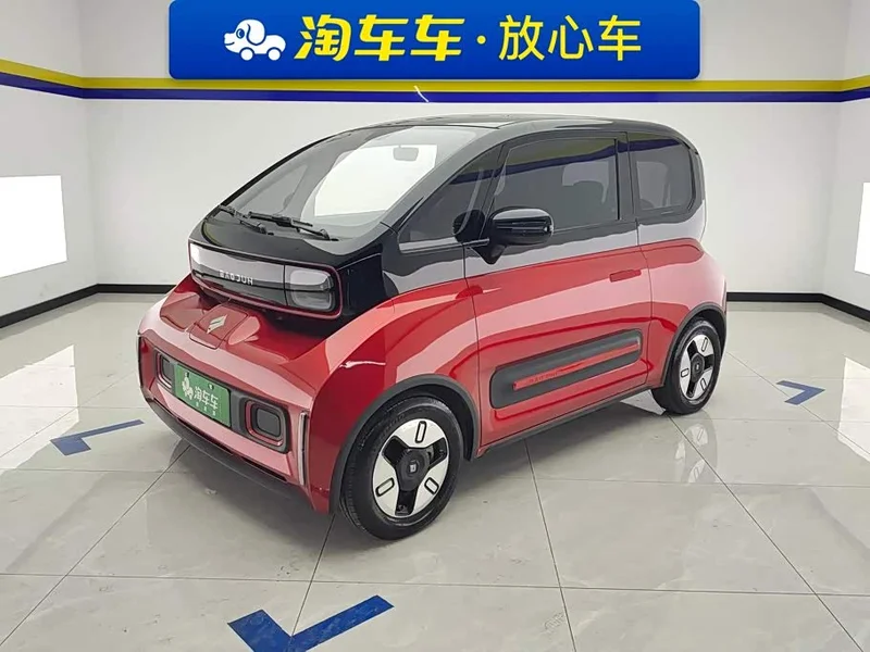 Baojun E300 — фото 1