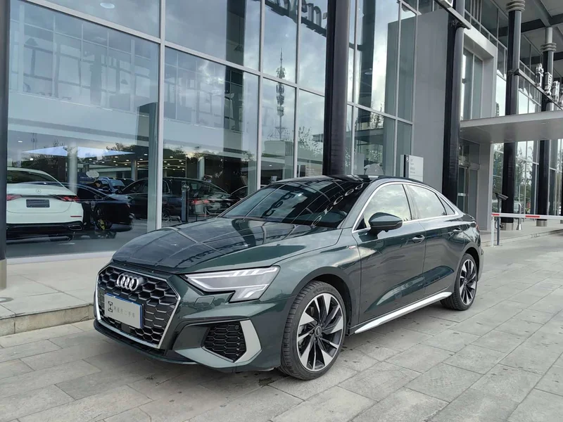 Audi A3 — фото 1