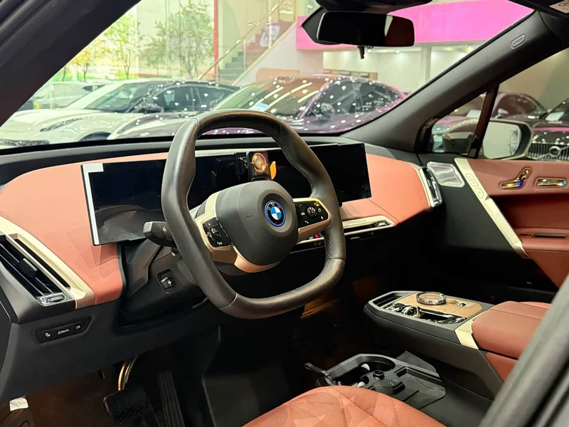 BMW iX M60 — фото 10