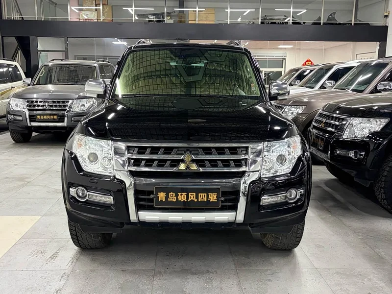 Mitsubishi Pajero (Imported) — фото 1