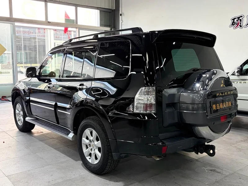 Mitsubishi Pajero (Imported) — фото 3