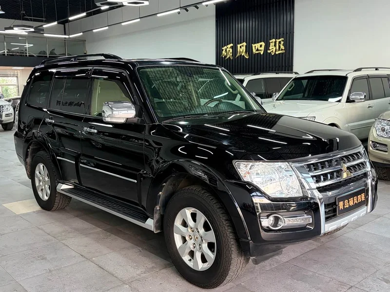 Mitsubishi Pajero (Imported) — фото 6