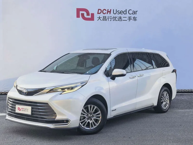 Toyota Sienna — фото 1