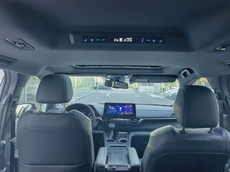 Toyota Sienna — фото 17