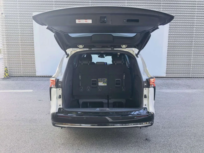 Toyota Sienna — фото 8