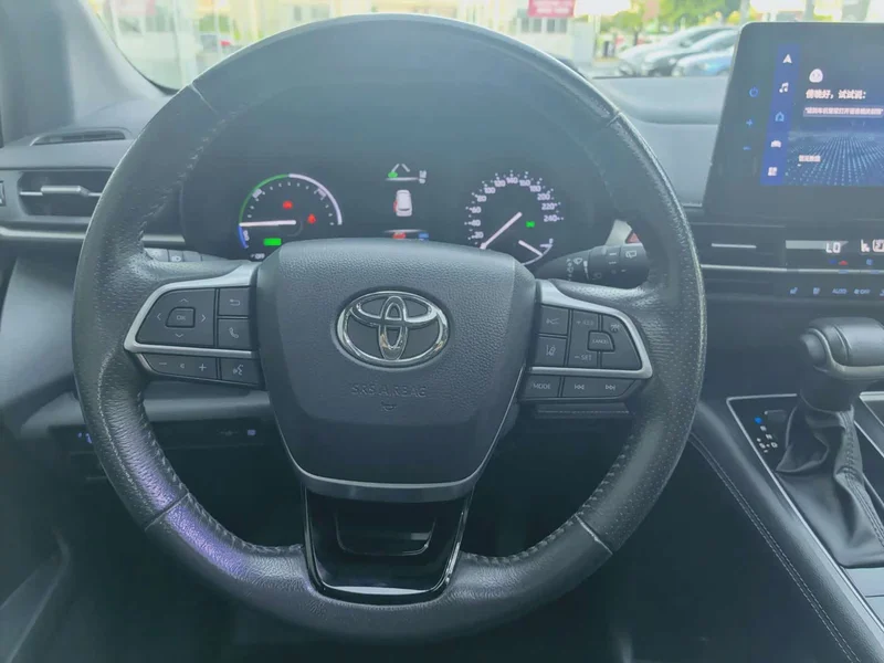 Toyota Sienna — фото 10