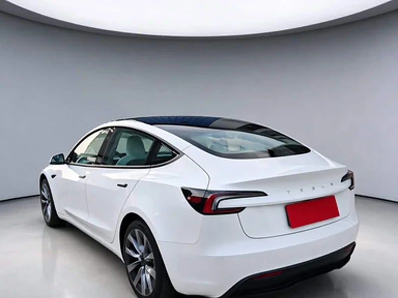 Tesla Model 3 — фото 4
