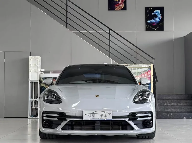 Porsche Panamera — фото 1