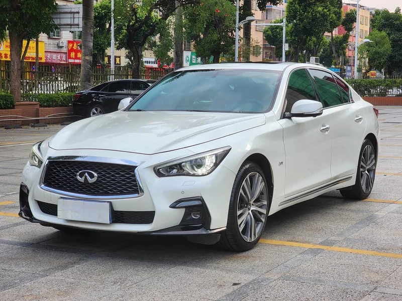 Infiniti Q50L — фото 1