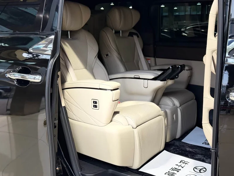 Toyota Alphard — фото 13