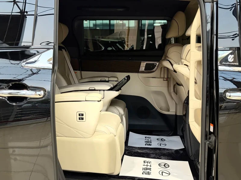 Toyota Alphard — фото 15