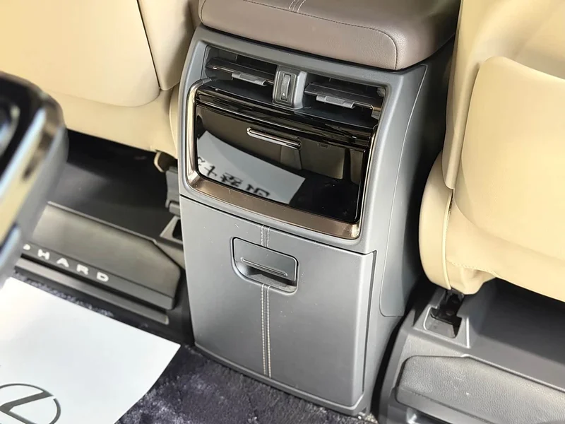 Toyota Alphard — фото 17