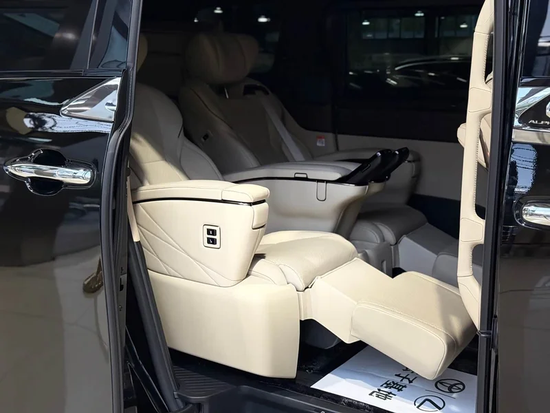 Toyota Alphard — фото 18