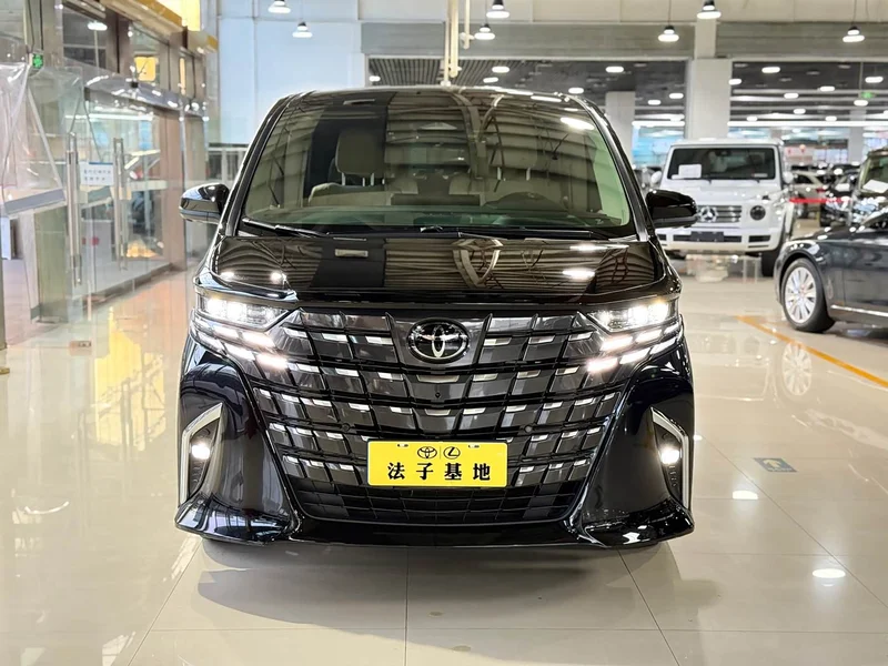 Toyota Alphard — фото 2