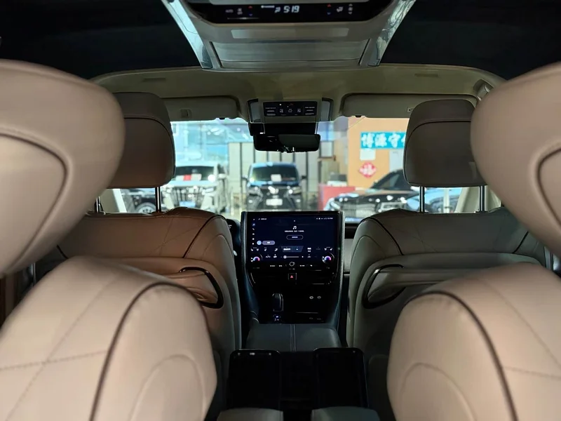 Toyota Alphard — фото 25