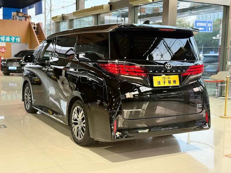 Toyota Alphard — фото 26