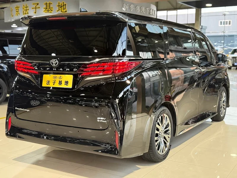 Toyota Alphard — фото 28