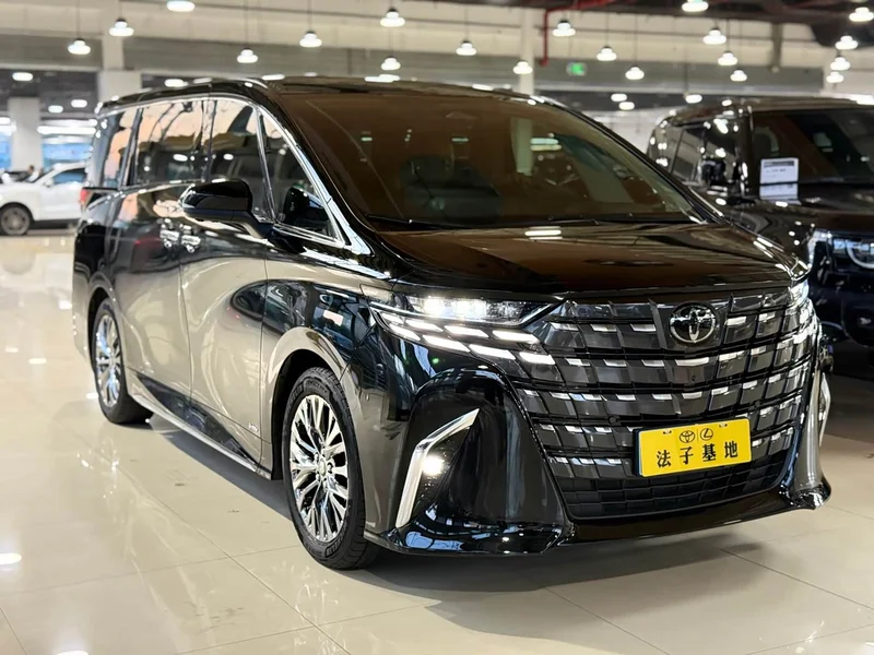 Toyota Alphard — фото 4