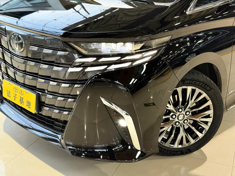 Toyota Alphard — фото 5