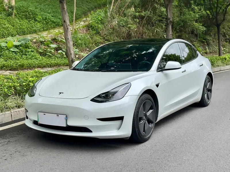 Tesla Model 3 — фото 1