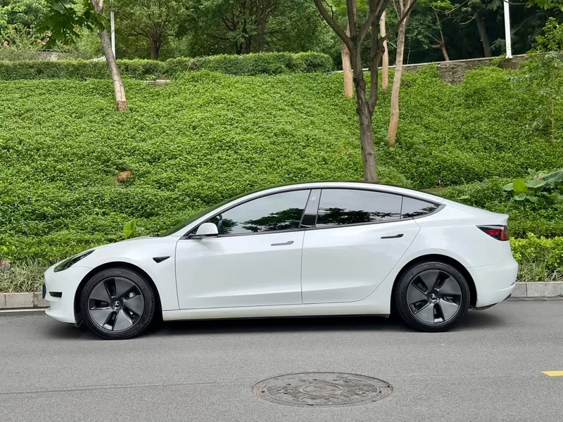 Tesla Model 3 — фото 3