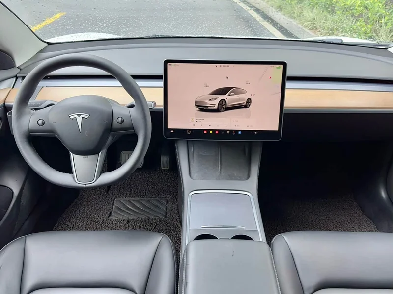 Tesla Model 3 — фото 4
