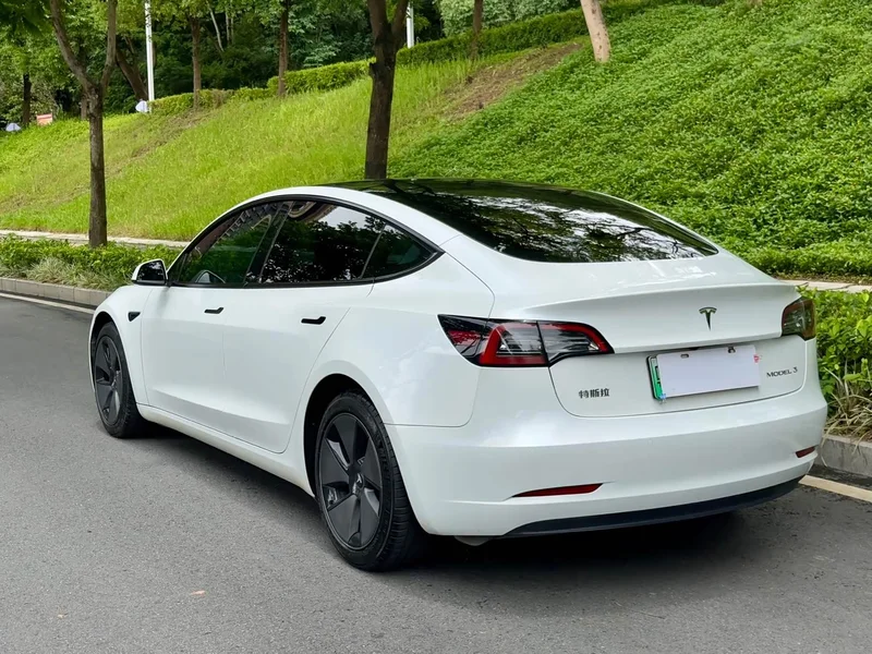Tesla Model 3 — фото 7