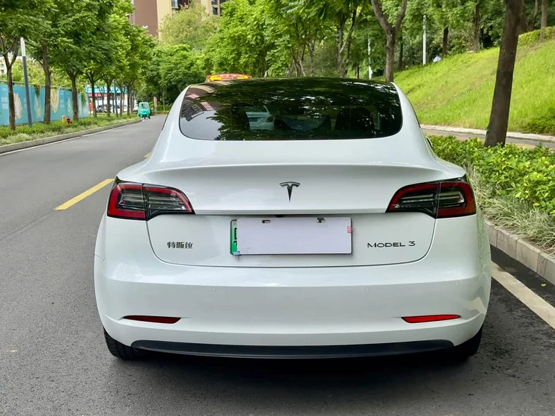 Tesla Model 3 — фото 9