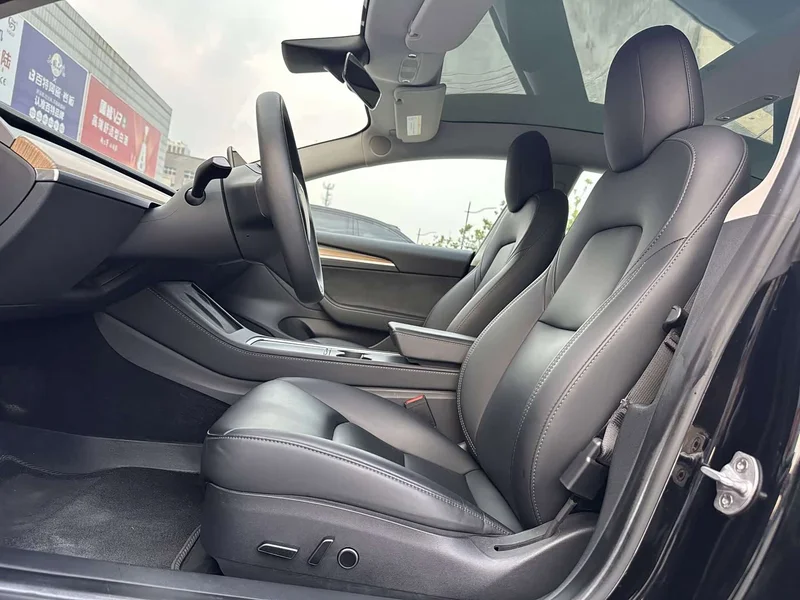 Tesla Model 3 — фото 11