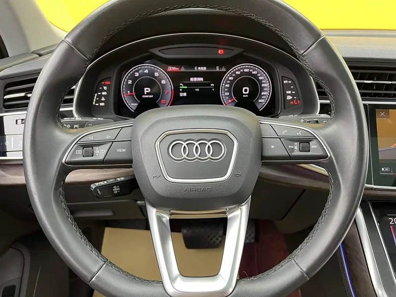 Audi Q7 — фото 16