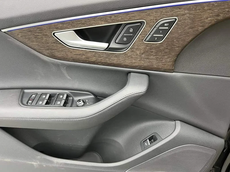 Audi Q7 — фото 18