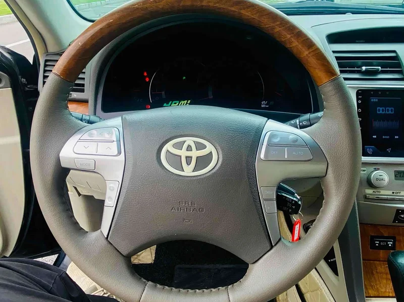Toyota Camry — фото 17