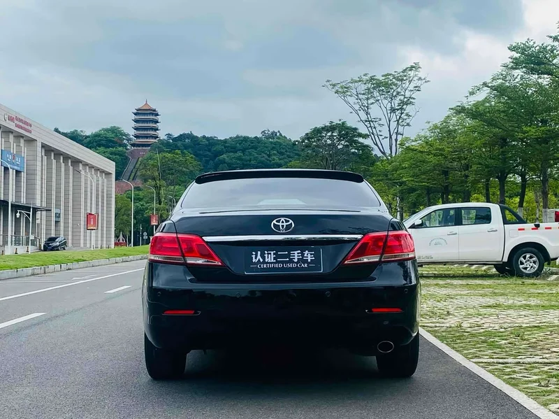Toyota Camry — фото 5