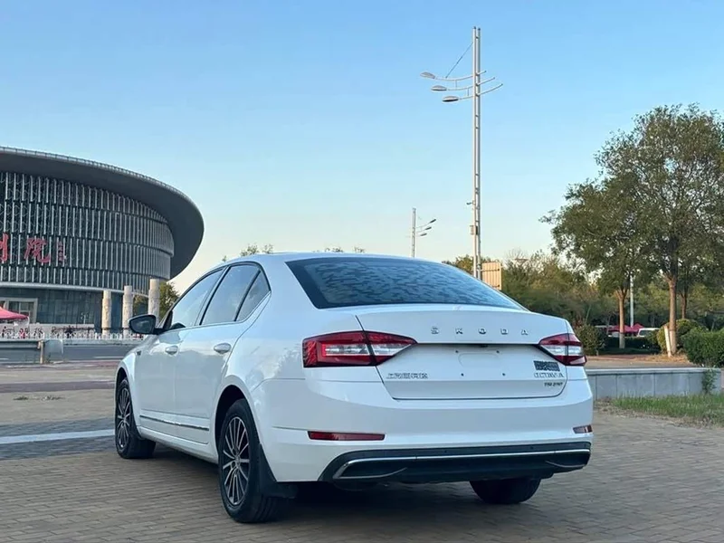 Volkswagen Octavia — фото 6