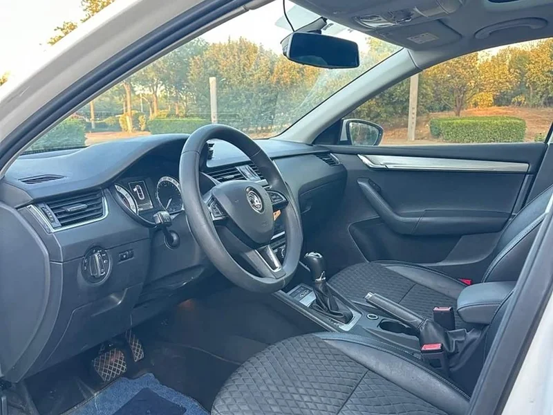 Volkswagen Octavia — фото 8
