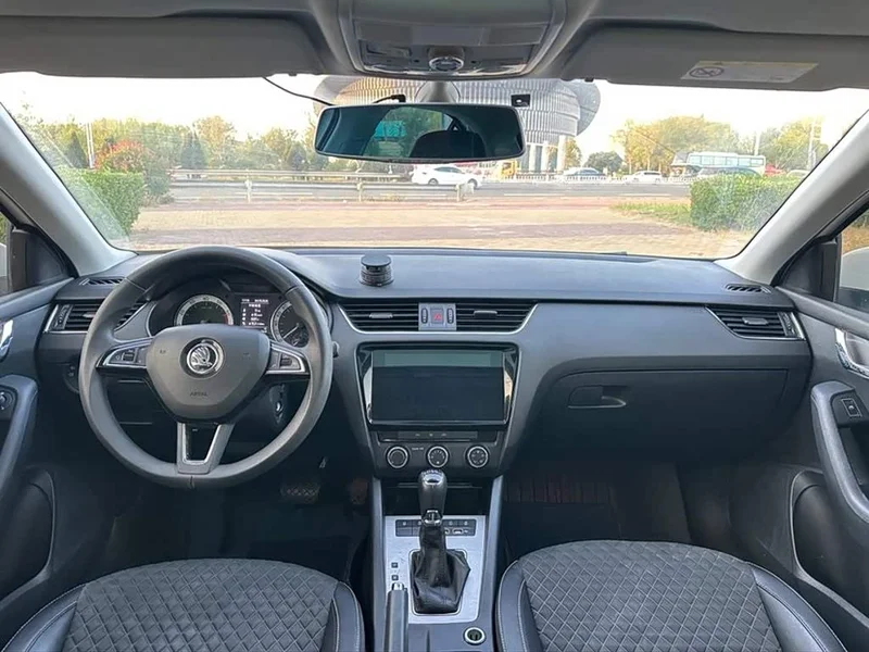 Volkswagen Octavia — фото 9