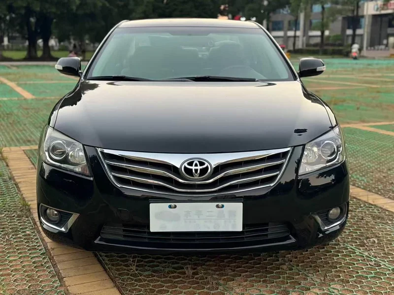 Toyota Camry — фото 2