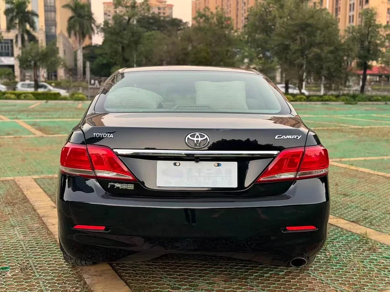 Toyota Camry — фото 9