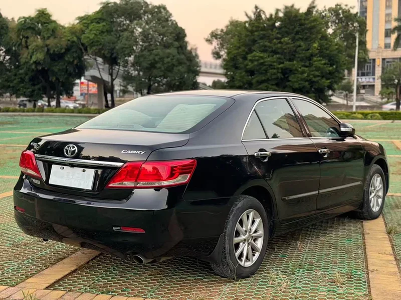 Toyota Camry — фото 10