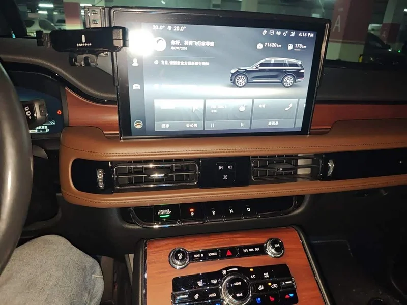 Lincoln Aviator — фото 14