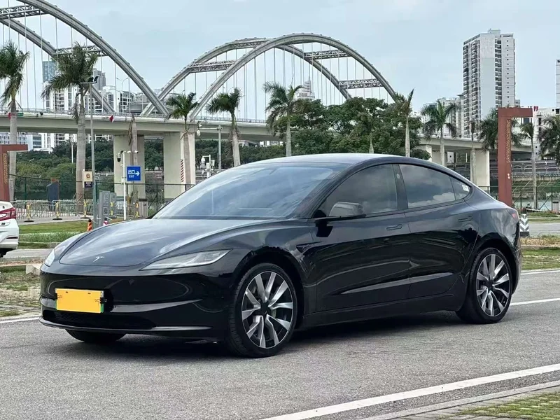 Tesla Model 3 — фото 1