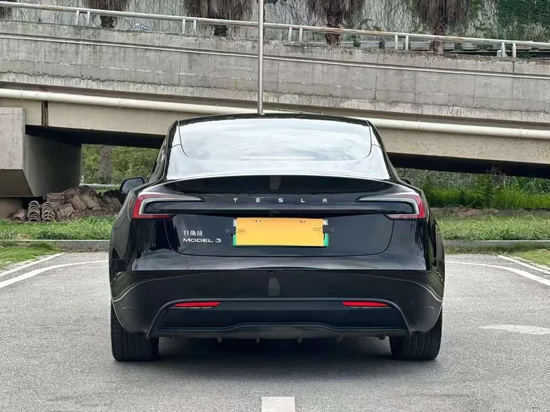 Tesla Model 3 — фото 3