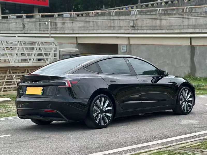 Tesla Model 3 — фото 4