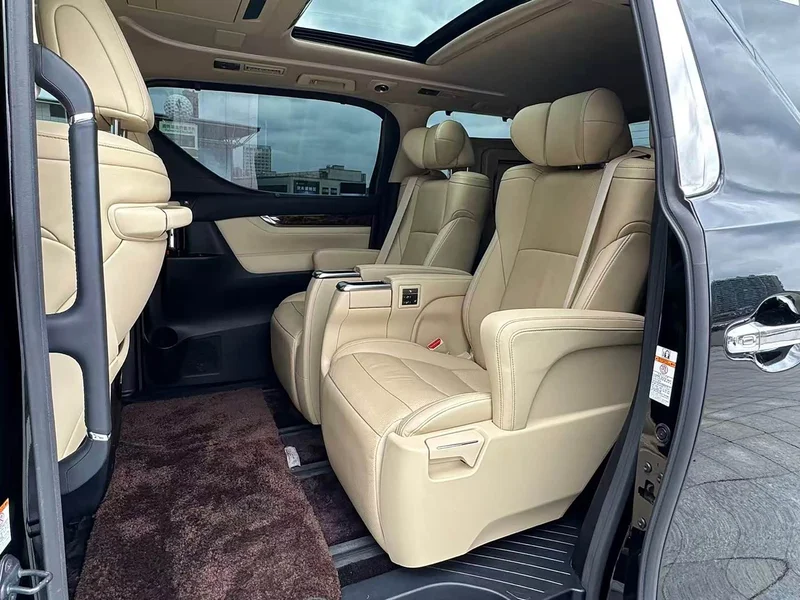Toyota Alphard — фото 11